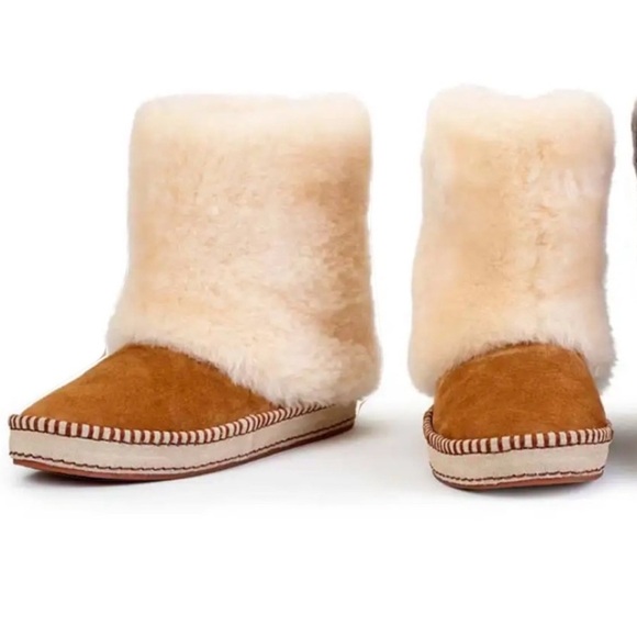 UGG Kestrel Shearling Cuff Boots - Picture 2 of 16